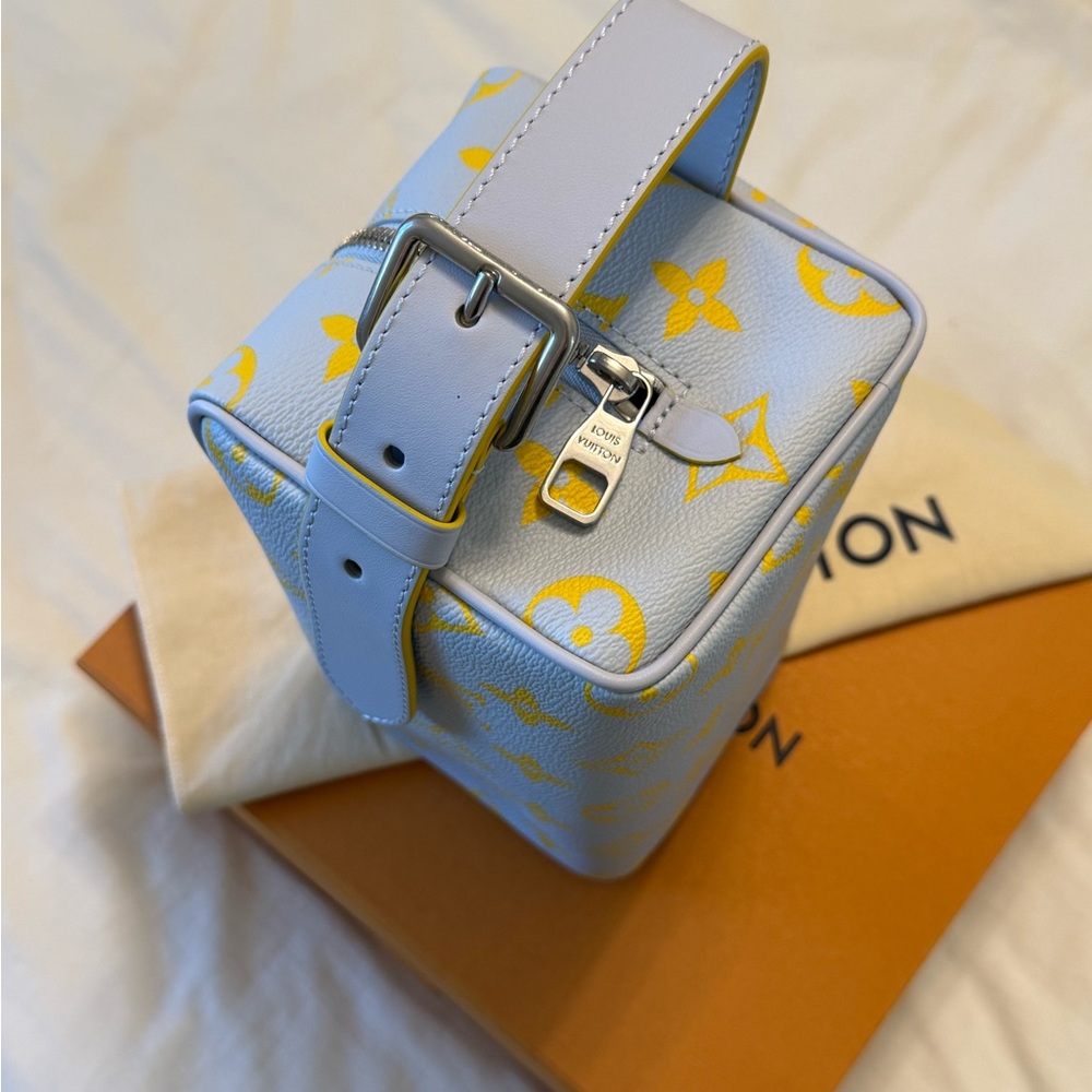 Louis Vuitton White & Yellow Monogram Cosmetic Case with Top Handle - Picture 2 of 8